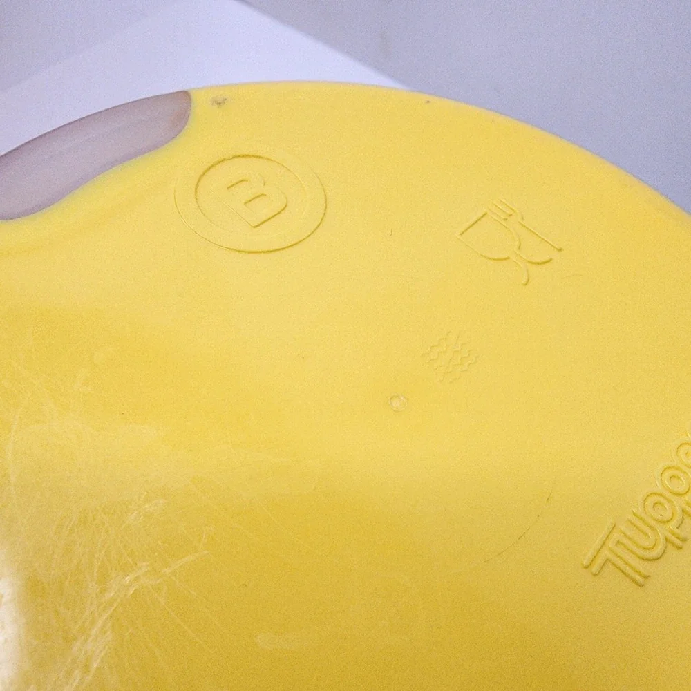 TUPPERWARE Yellow Round 8 Cup B Canister #2420D-1 One Touch Seal EUC